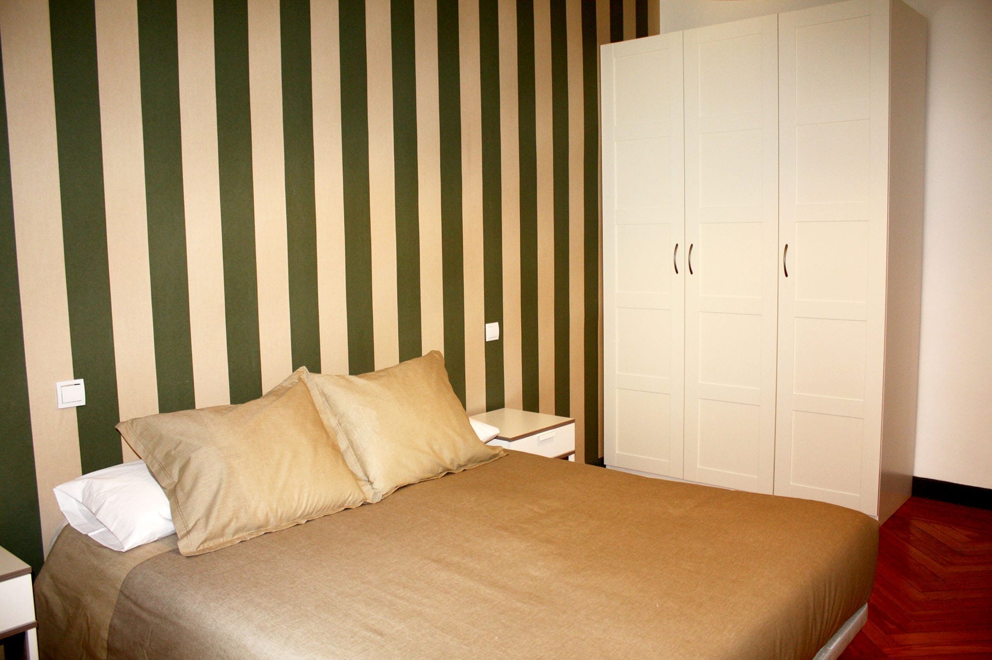 Room. 06 student apartment in gran via 15 vitium residencias