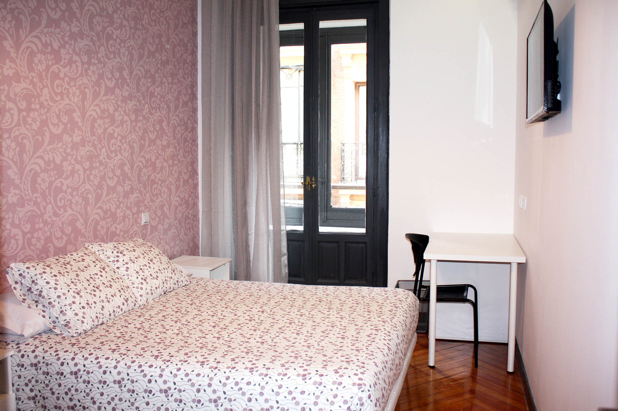Room. 10 student apartment in gran via 15 vitium residencias